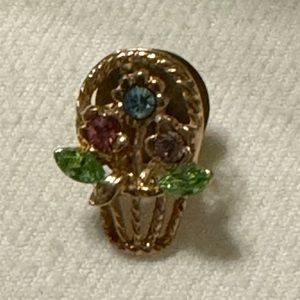 Vintage Flower Basket Tack Pin